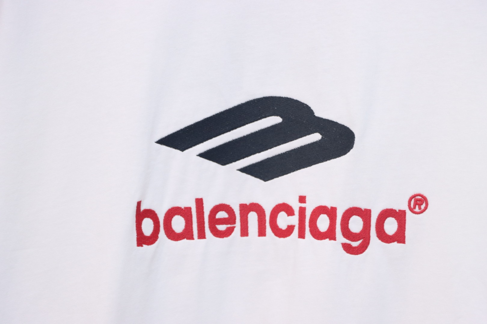 Balenciaga new 3b large m front and back letters embroidered short sleeves white
