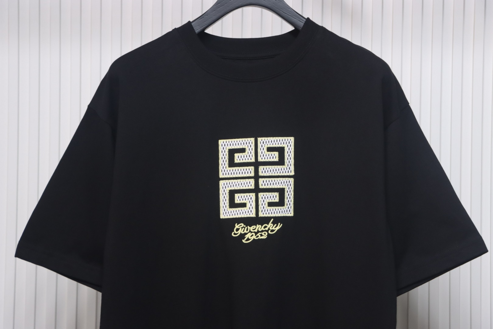 Givenchy Eyelet Embroidery Crewneck Short Sleeve T-Shirt black
