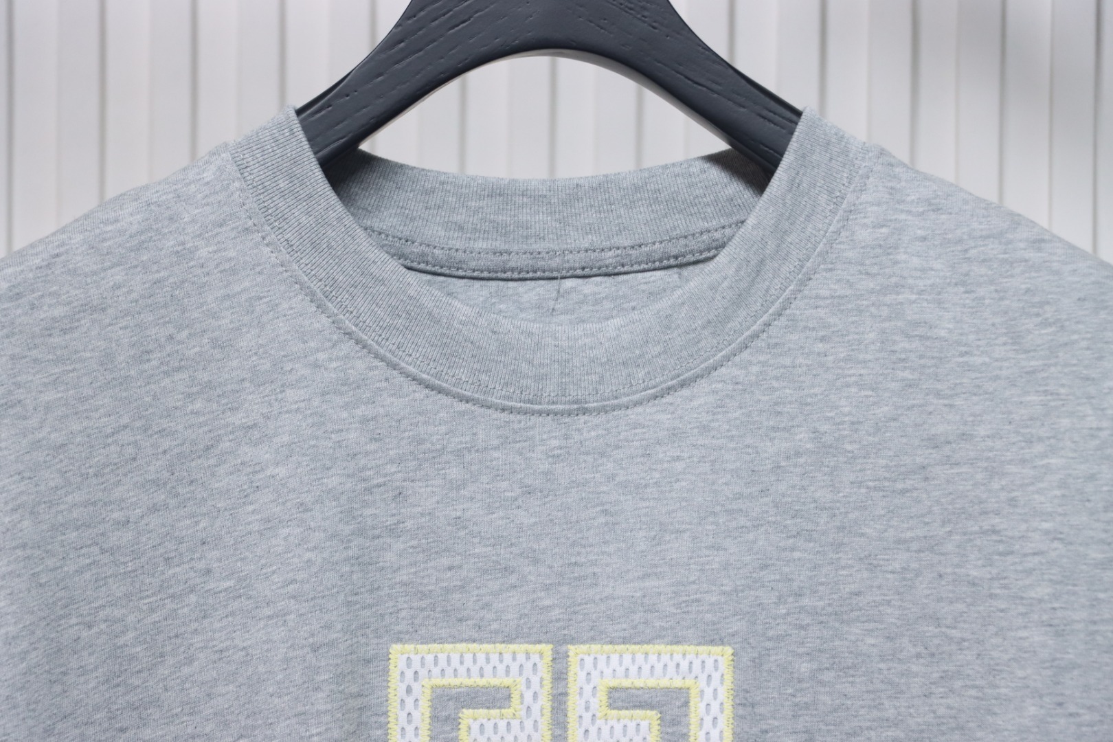 Givenchy Eyelet Embroidery Crewneck Short Sleeve T-Shirt Grey