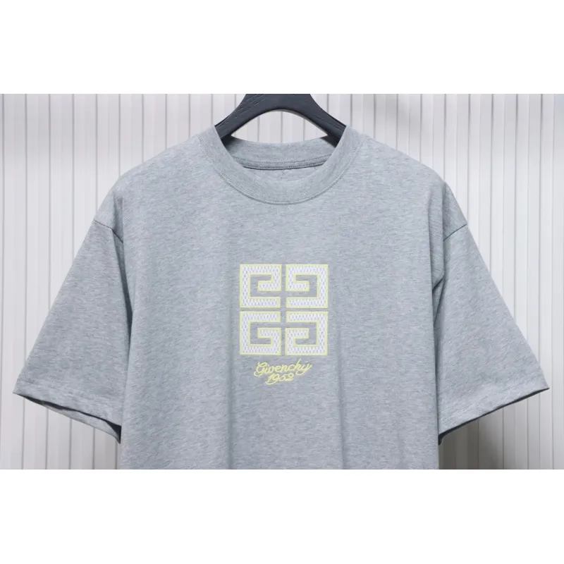 Givenchy Eyelet Embroidery Crewneck Short Sleeve T-Shirt Grey