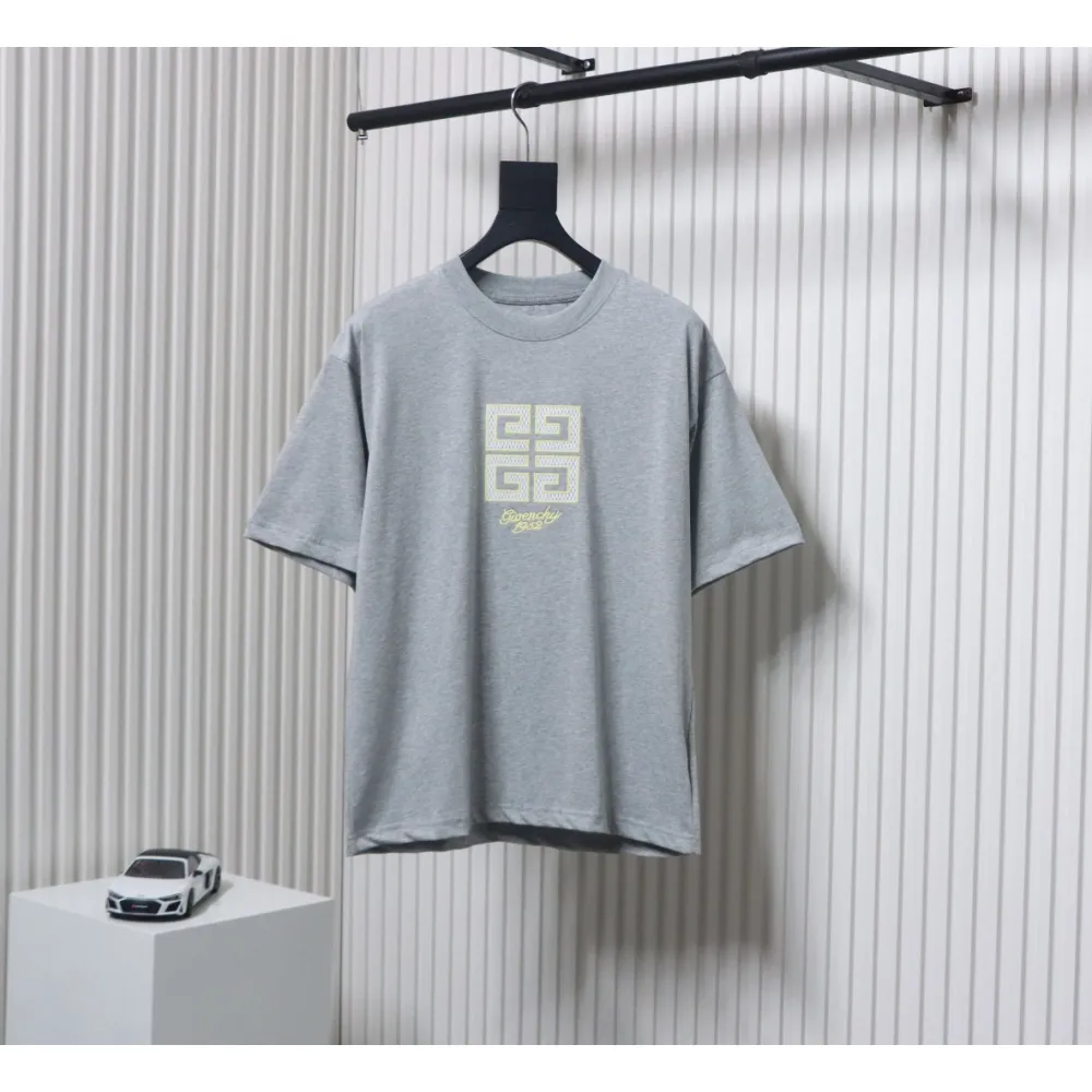Givenchy Eyelet Embroidery Crewneck Short Sleeve T-Shirt Grey