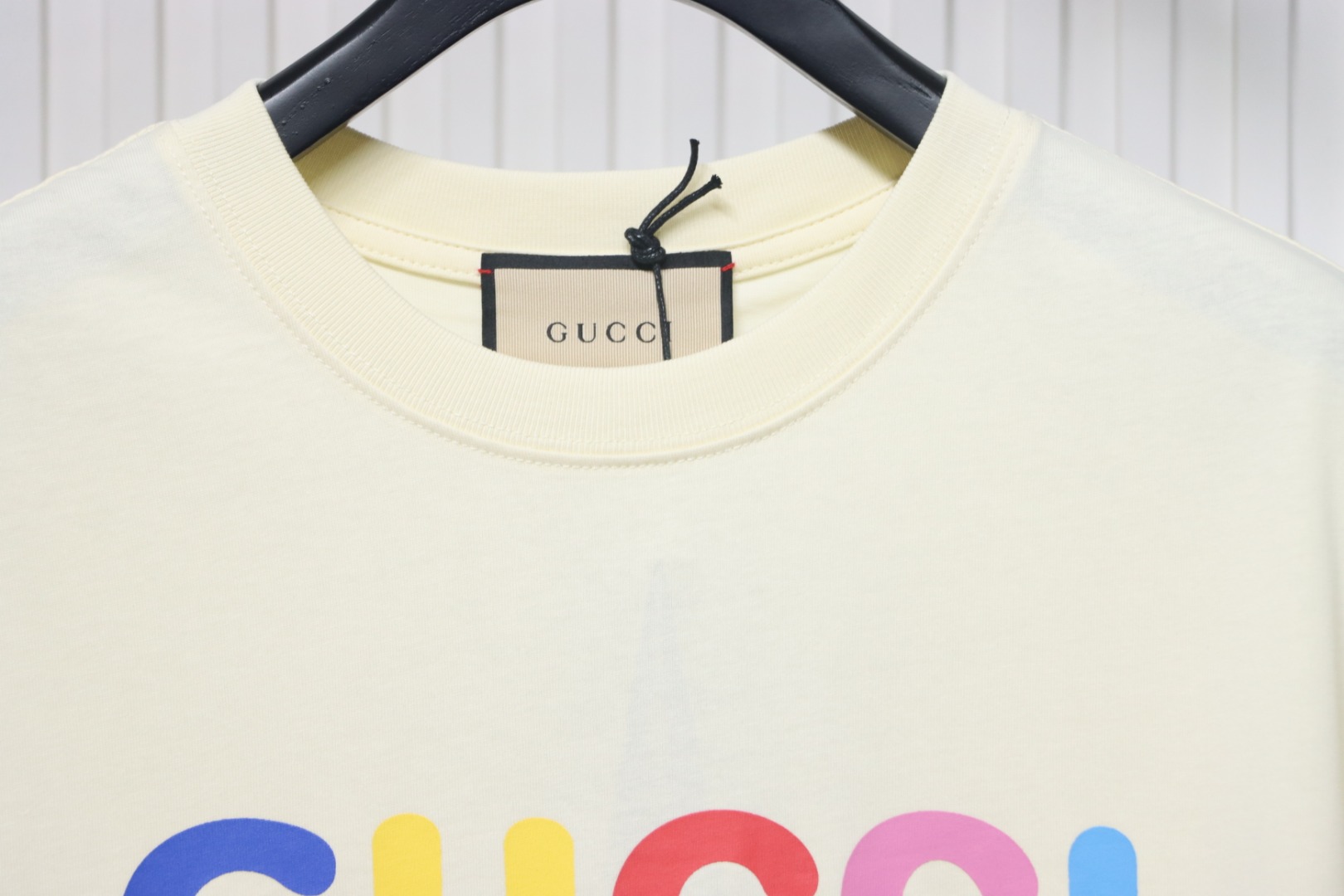 Gucci 24ss colorful letter print short sleeves beige