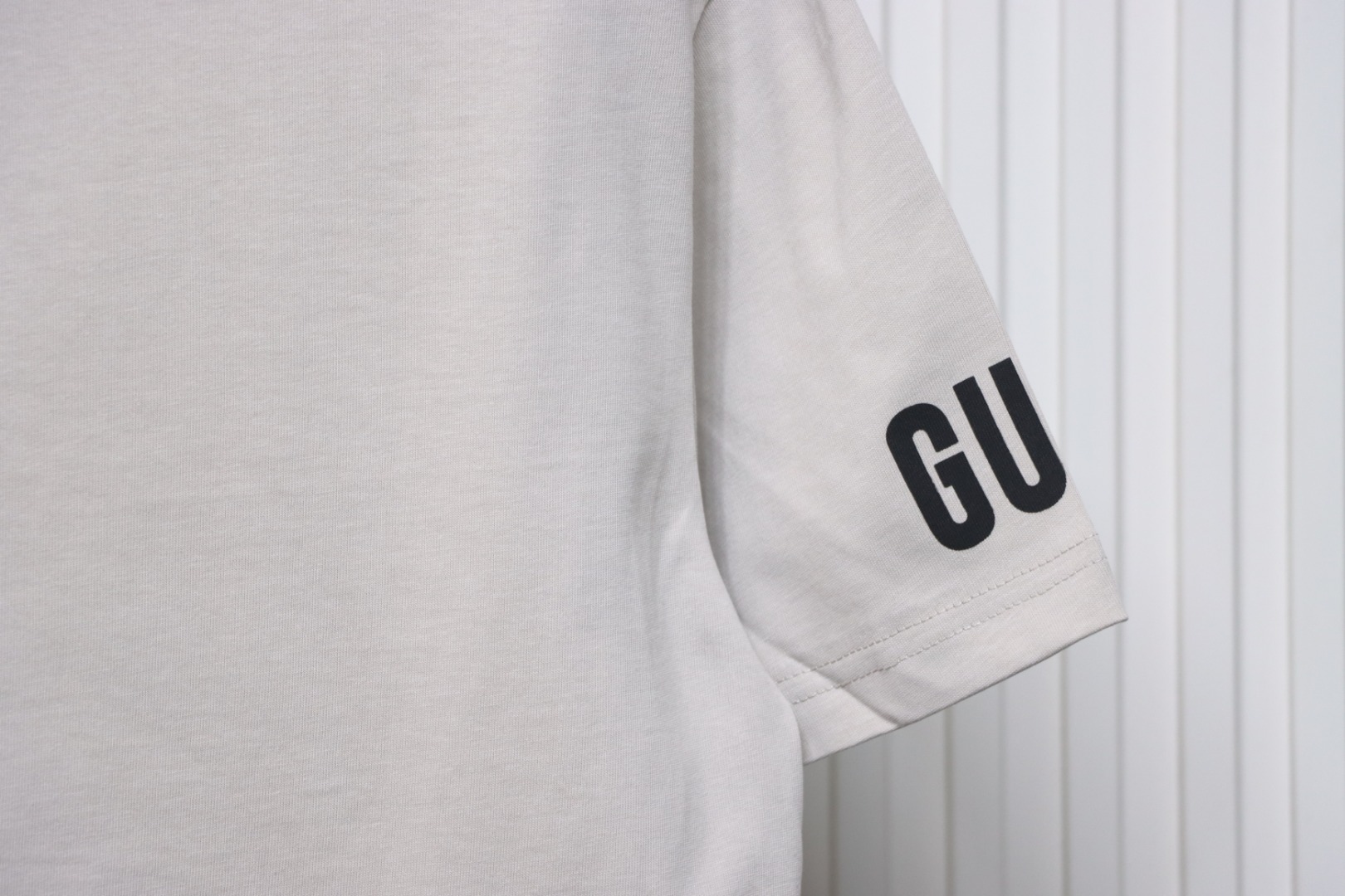 Gucci 24ss Sculpture Artwork Print Short Sleeve Grey