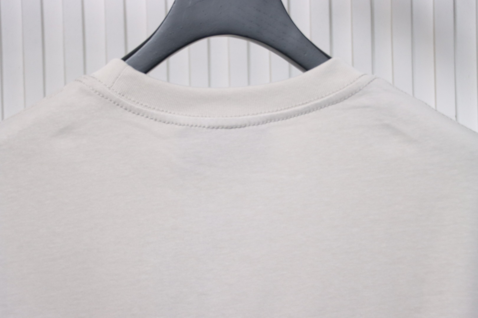 Gucci 24ss Sculpture Artwork Print Short Sleeve Grey