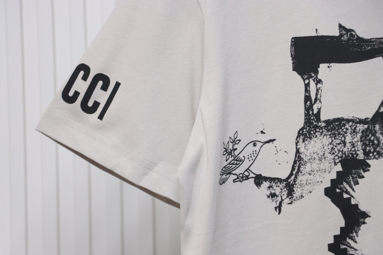 Gucci 24ss Sculpture Artwork Print Short Sleeve Grey