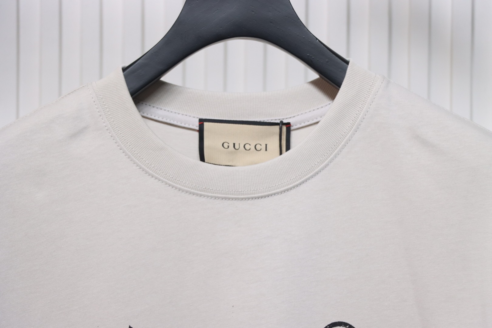 Gucci 24ss Sculpture Artwork Print Short Sleeve Grey