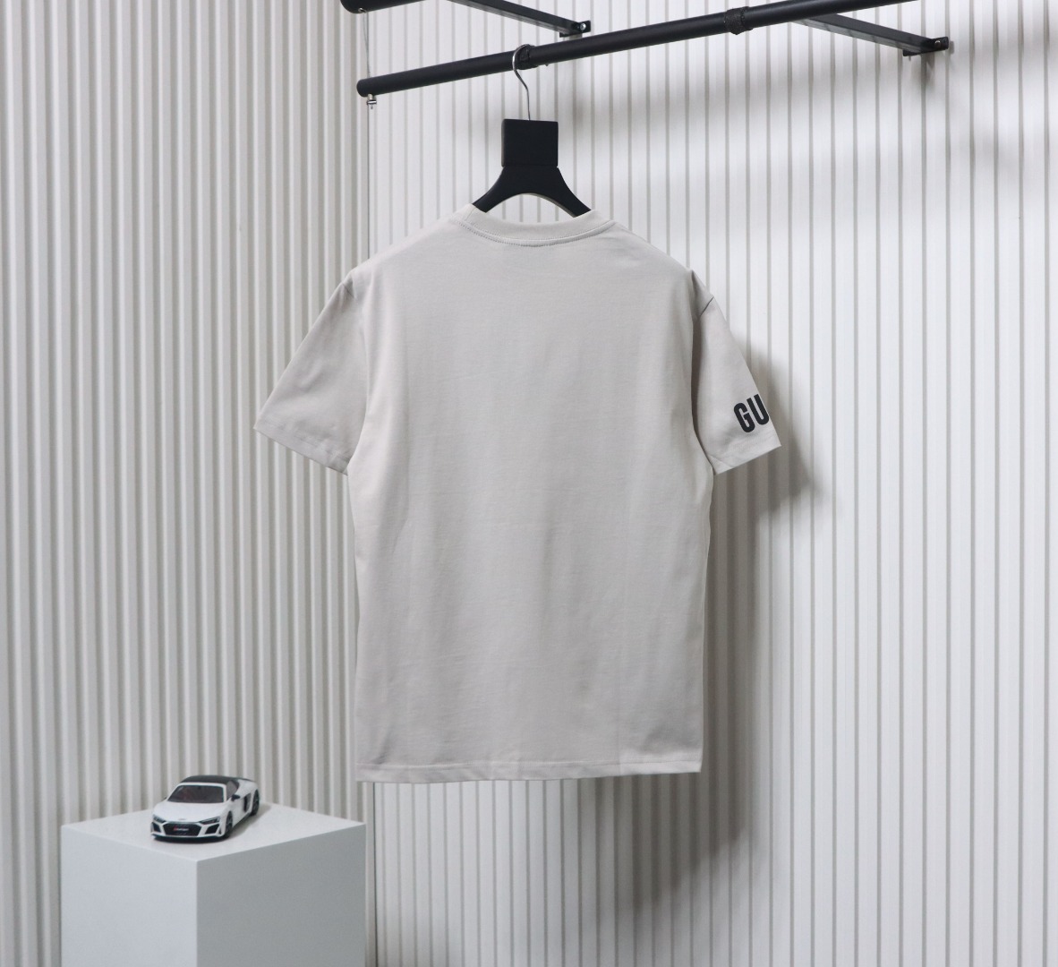 Gucci 24ss Sculpture Artwork Print Short Sleeve Grey