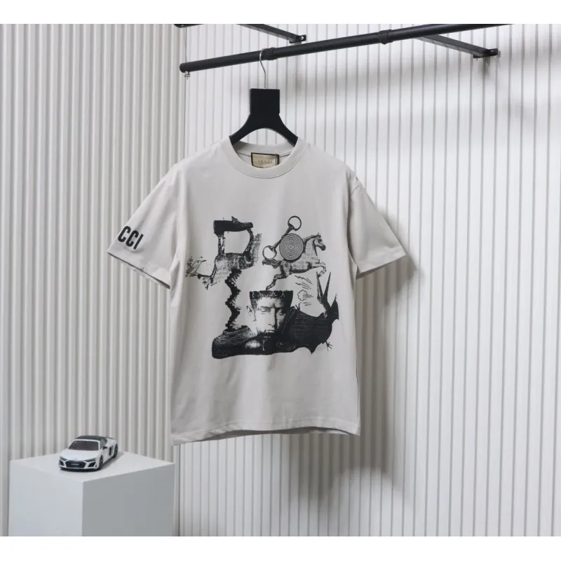 Gucci 24ss Sculpture Artwork Print Short Sleeve Grey