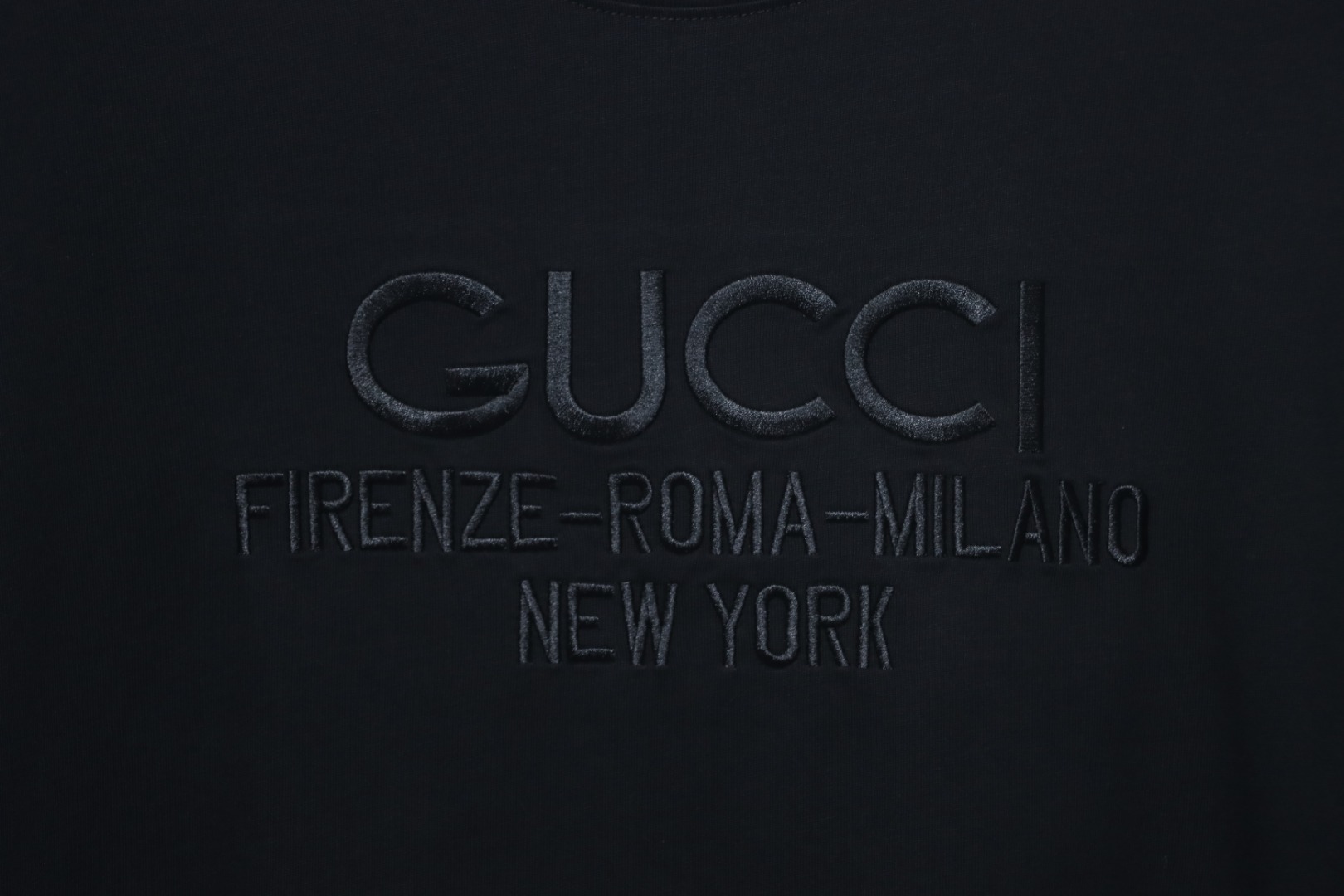 Gucci 25ss 3D embossed logo short-sleeved T-shirt black