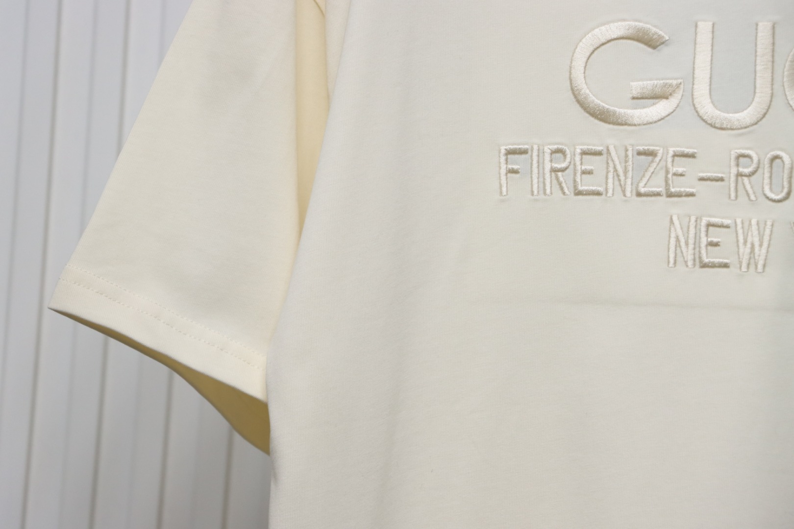 Gucci 25ss Obscure Gucci City Embroidery Short Sleeve T-Shirt Beige