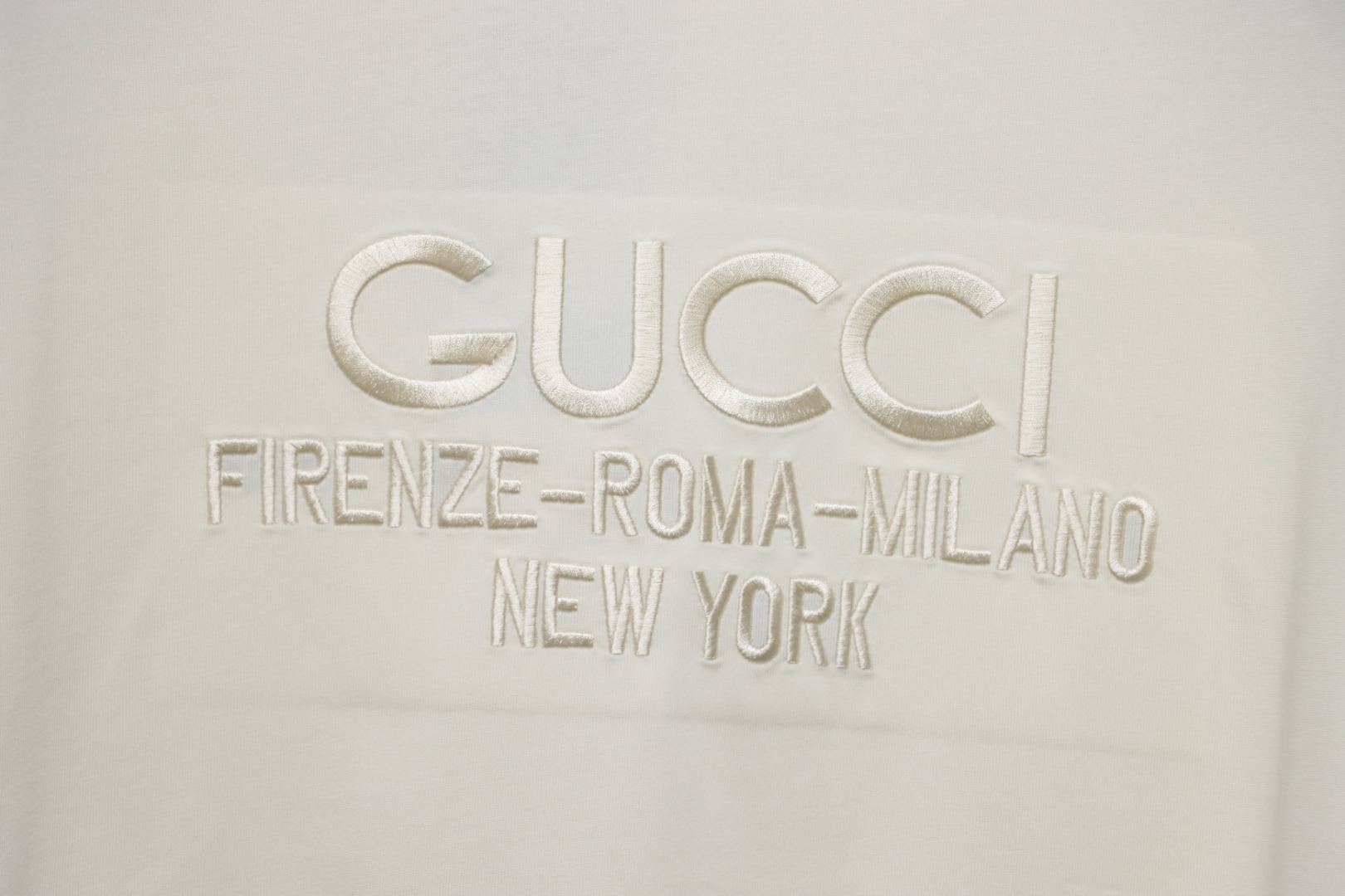 Gucci 25ss Obscure Gucci City Embroidery Short Sleeve T-Shirt Beige