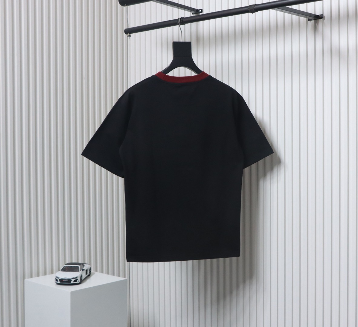 Gucci 25ss red collar and logo contrast foam print short sleeve T-shirt black