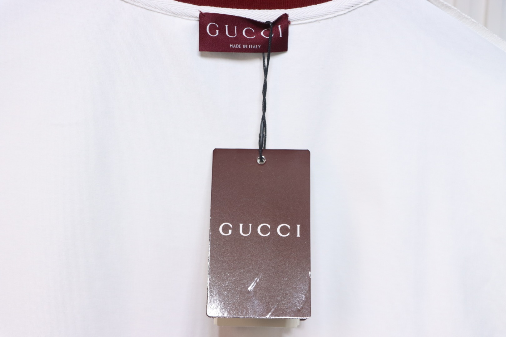 Gucci 25ss red collar and logo contrast foam print short sleeve T-shirt white