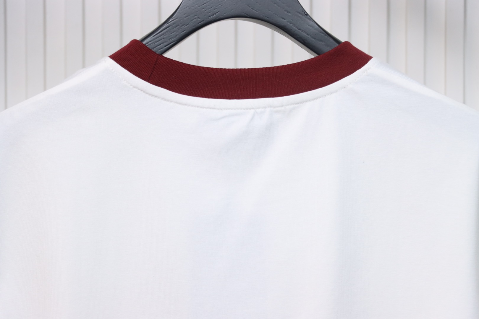 Gucci 25ss red collar and logo contrast foam print short sleeve T-shirt white