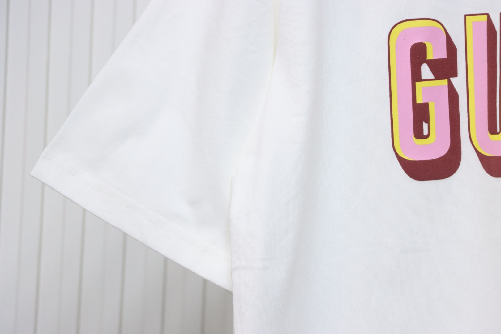 Gucci 25ss red collar and logo contrast foam print short sleeve T-shirt white