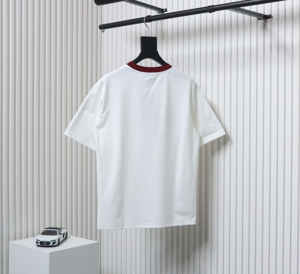 Gucci 25ss red collar and logo contrast foam print short sleeve T-shirt white