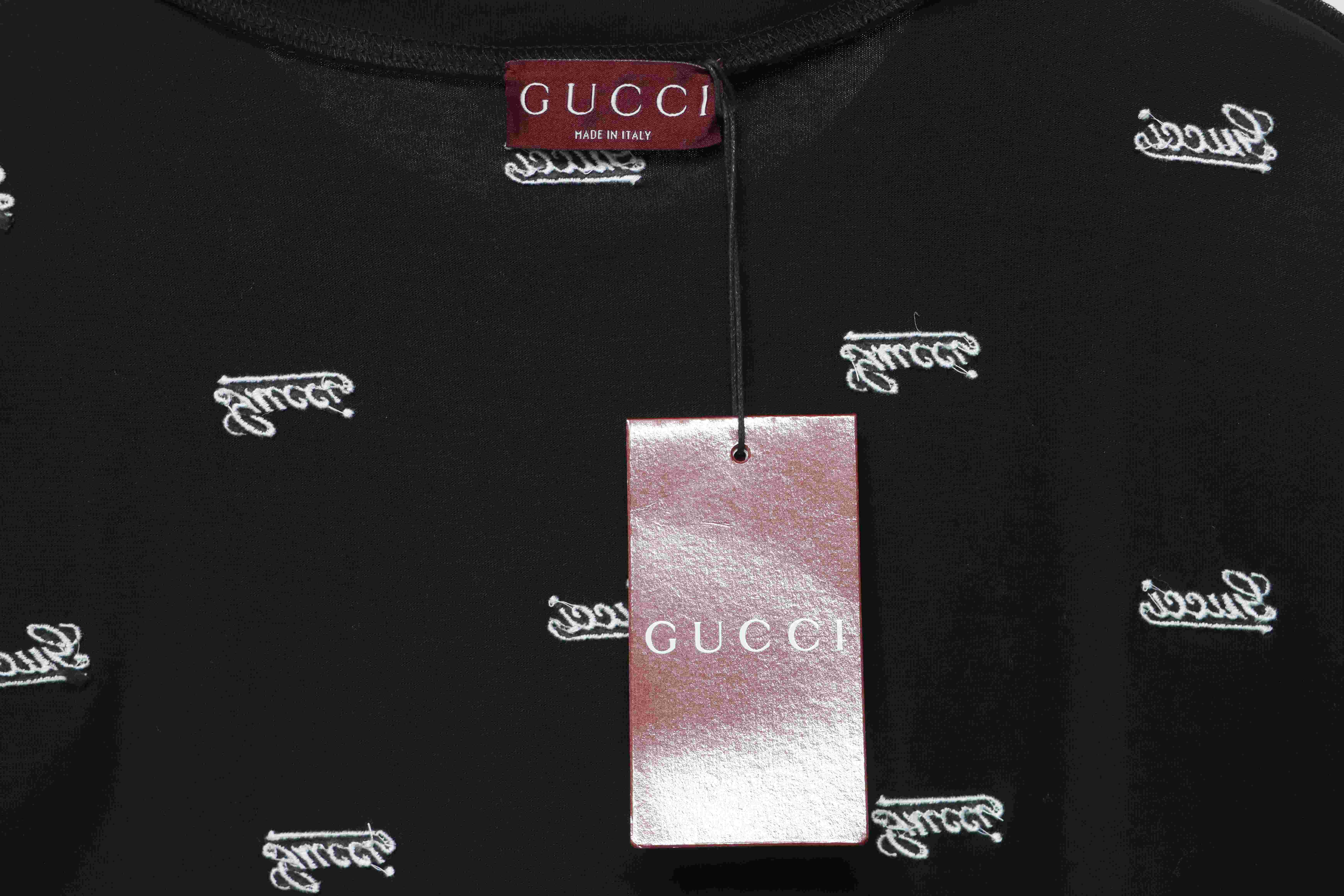 Gucci all-over embroidered letter print short sleeve black