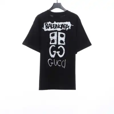 Gucci and Balenciaga embroidered graffiti print short sleeves  black 01