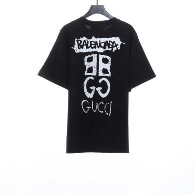 Gucci and Balenciaga embroidered graffiti print short sleeves  black 01