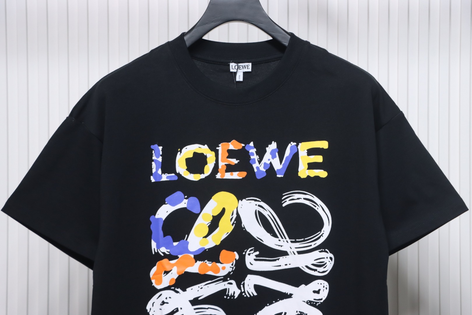 Loewe 25ss graffiti painted letter logo print short sleeve T-shirt black