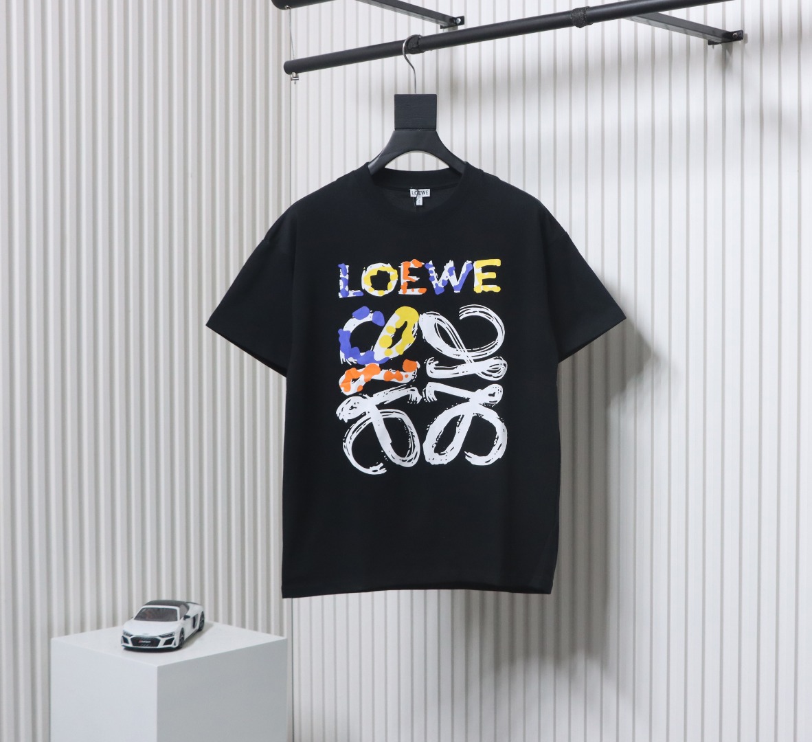 Loewe 25ss graffiti painted letter logo print short sleeve T-shirt black