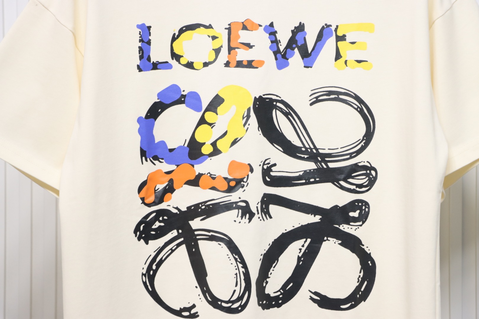 Loewe 25ss graffiti painted letter logo print short sleeve T-shirt white