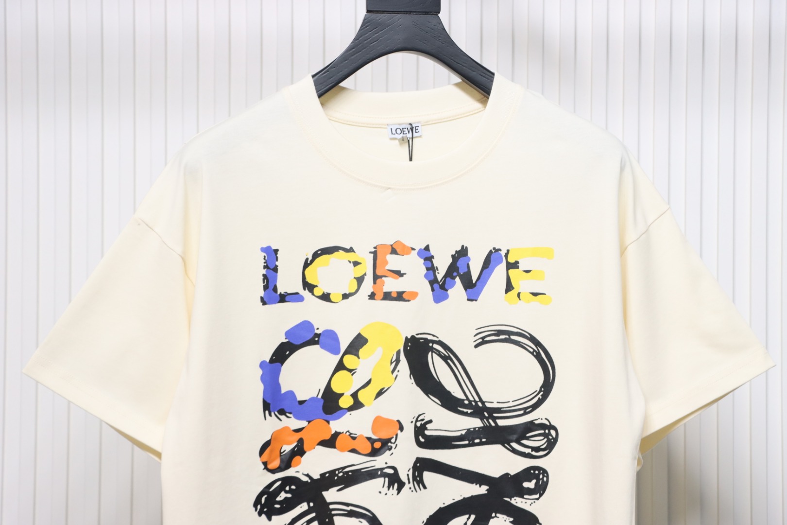 Loewe 25ss graffiti painted letter logo print short sleeve T-shirt white