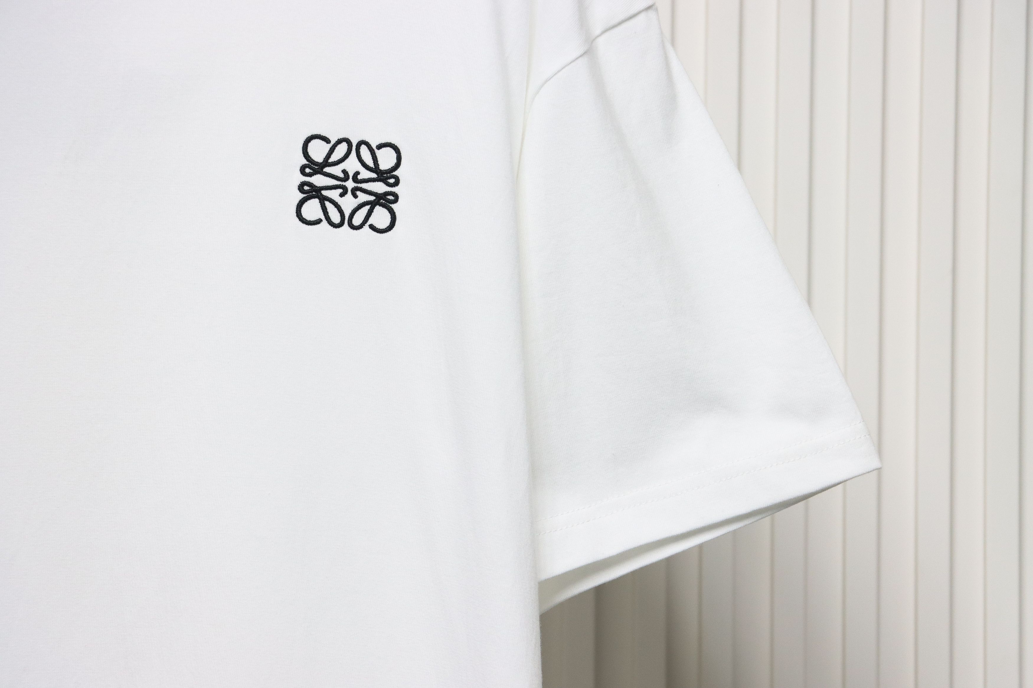 Loewe classic embroidered logo short sleeve white