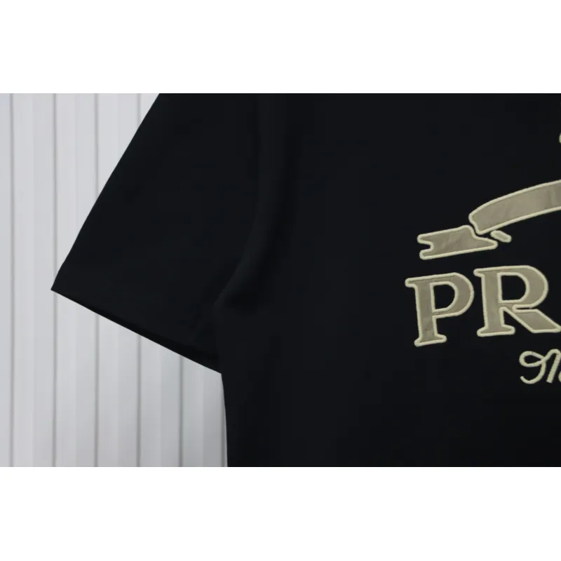 Prada 24ss Crown Medal Letter Embroidered Short Sleeve black
