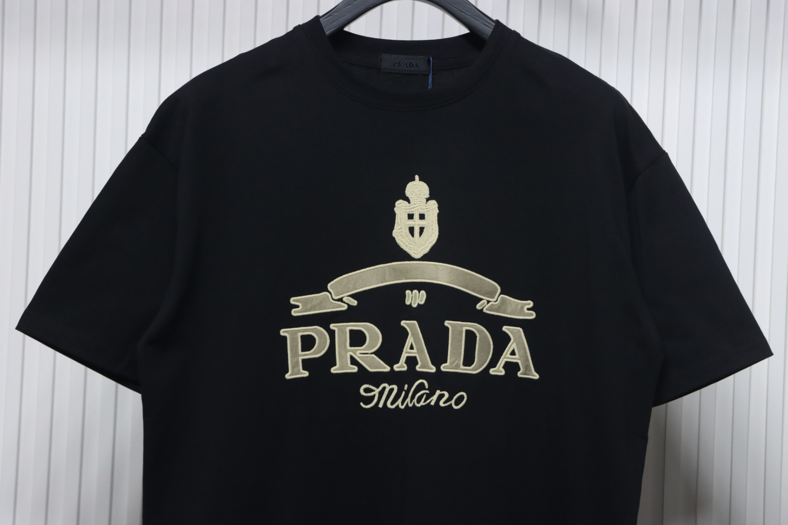 Prada 24ss Crown Medal Letter Embroidered Short Sleeve black