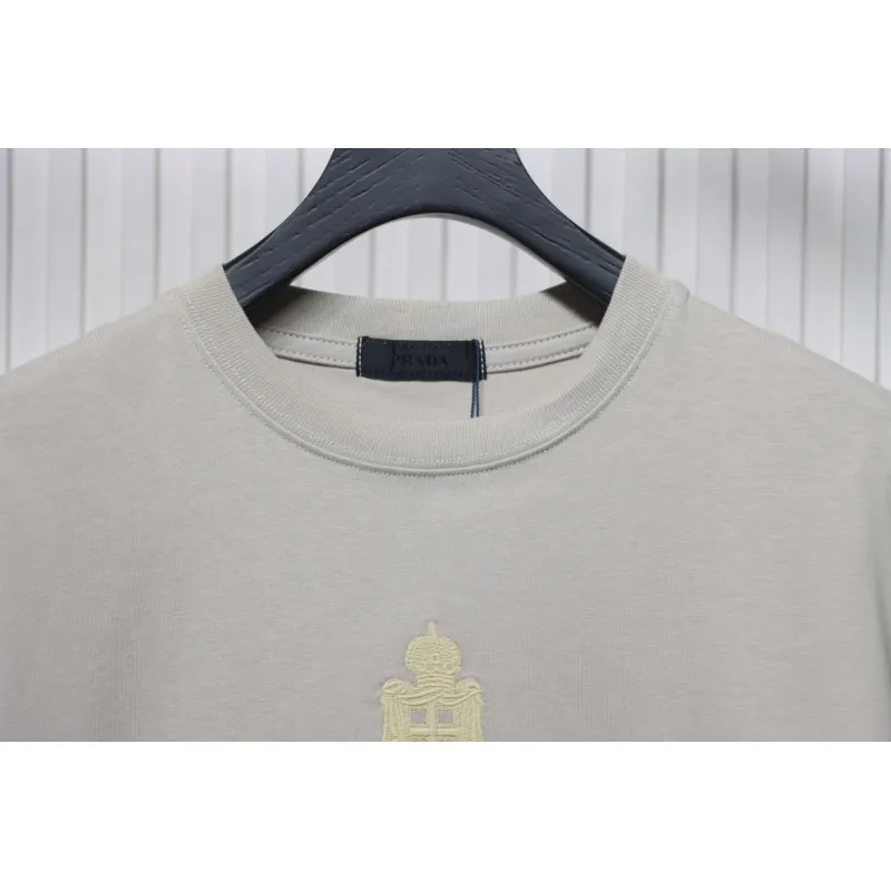 Prada 24ss Crown Medal Letter Embroidered Short Sleeve Gray Green