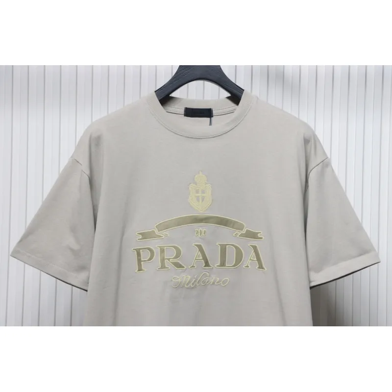 Prada 24ss Crown Medal Letter Embroidered Short Sleeve Gray Green