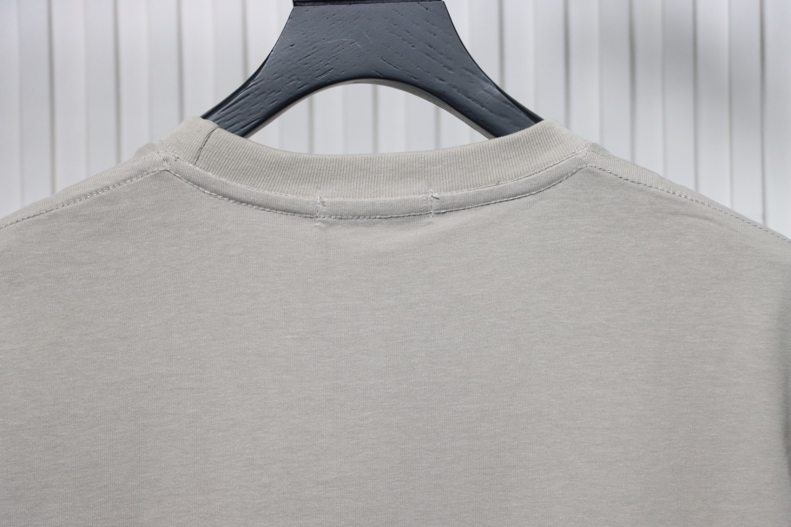 Prada 24ss Crown Medal Letter Embroidered Short Sleeve Gray Green