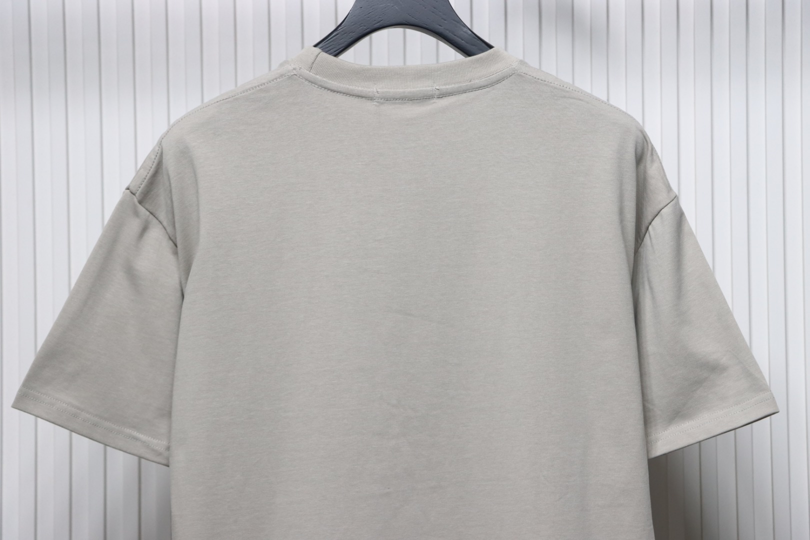 Prada 24ss Crown Medal Letter Embroidered Short Sleeve Gray Green