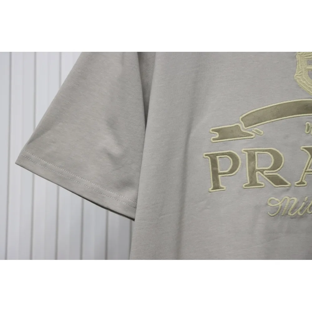 Prada 24ss Crown Medal Letter Embroidered Short Sleeve Gray Green