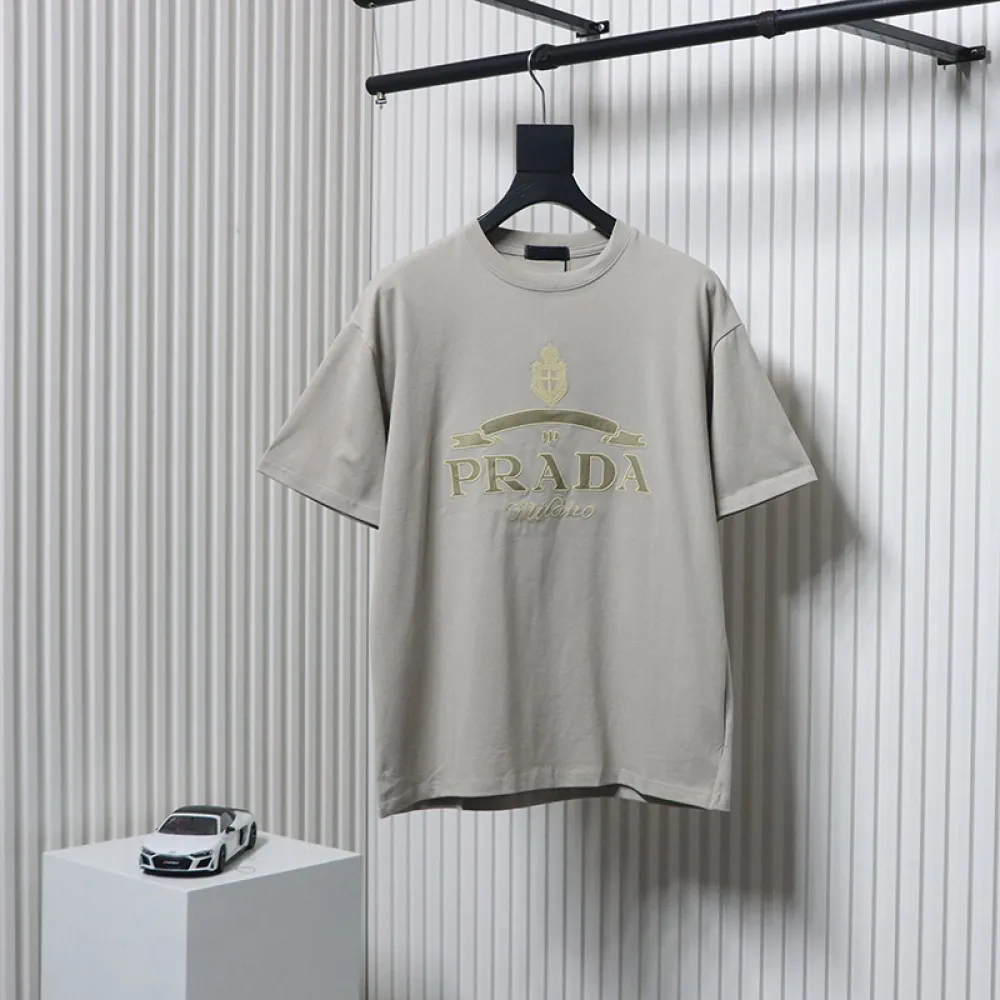 Prada 24ss Crown Medal Letter Embroidered Short Sleeve Gray Green
