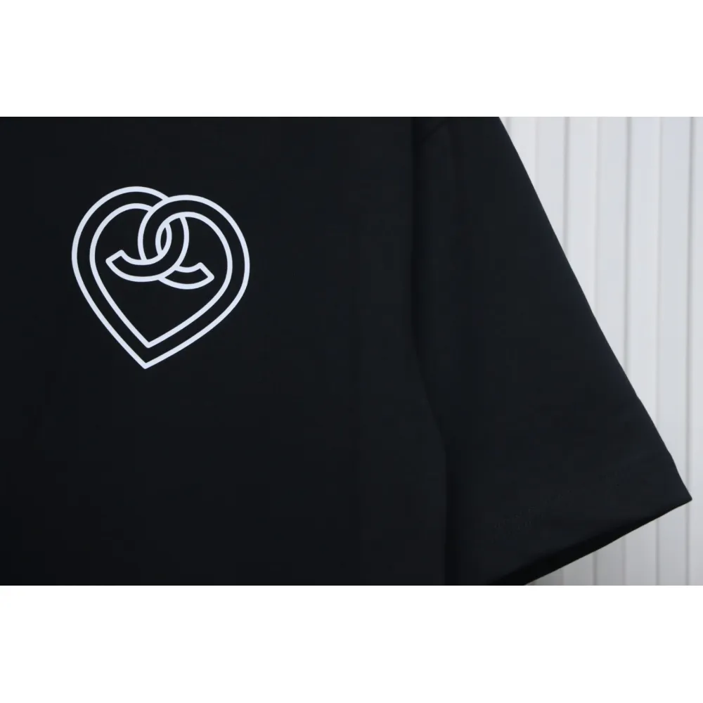 Chanel 24ss heart short-sleeved T-shirt Black