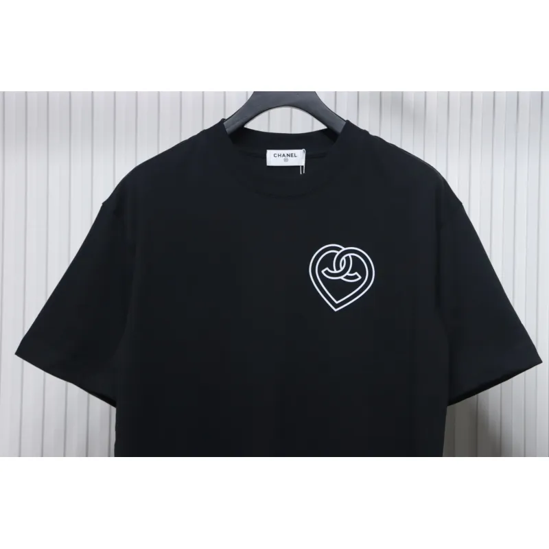 Chanel 24ss heart short-sleeved T-shirt Black