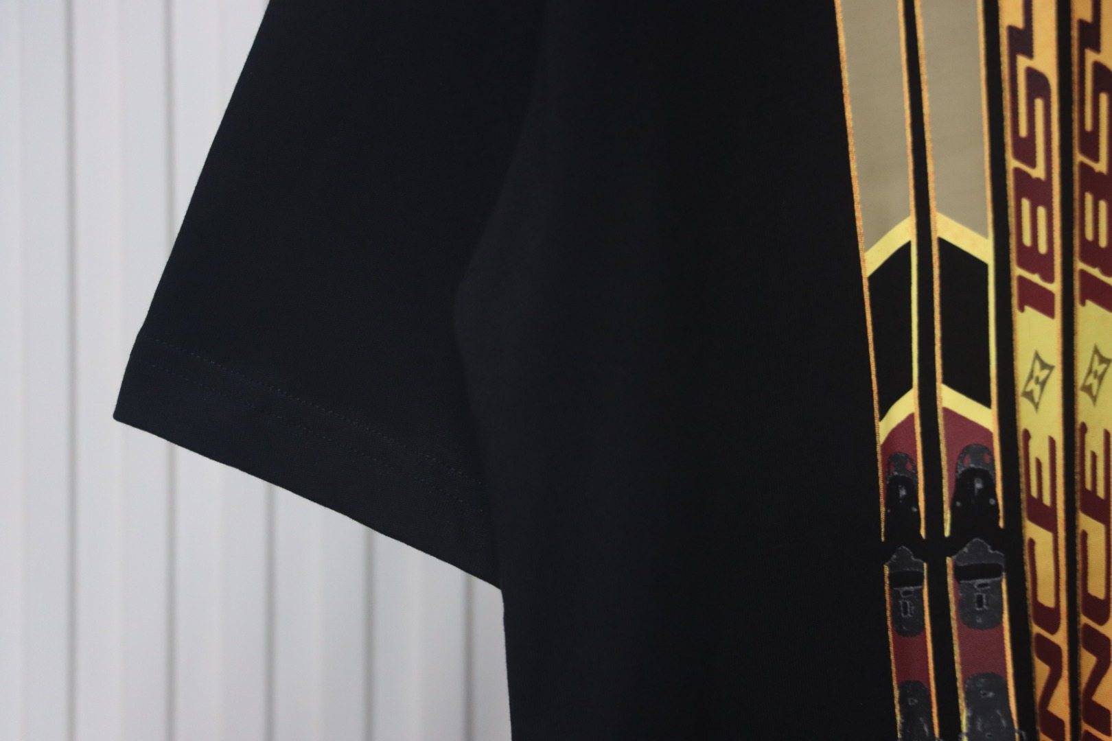 Louis Vuitton 2025ss Snowboard Gold Foil Round Neck Short Sleeve black