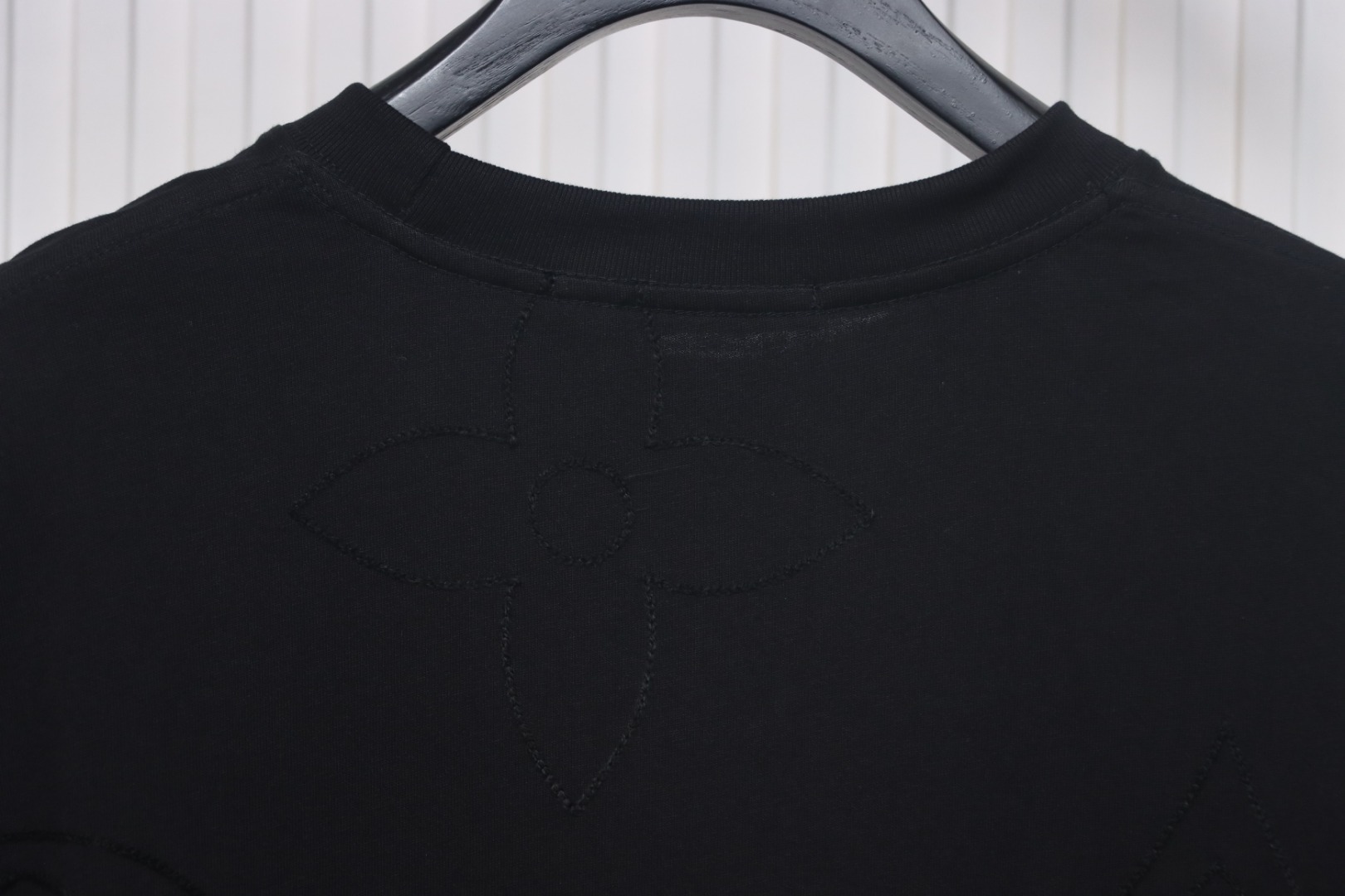 Louis Vuitton 2025ss white chain embroidery round neck short sleeve black