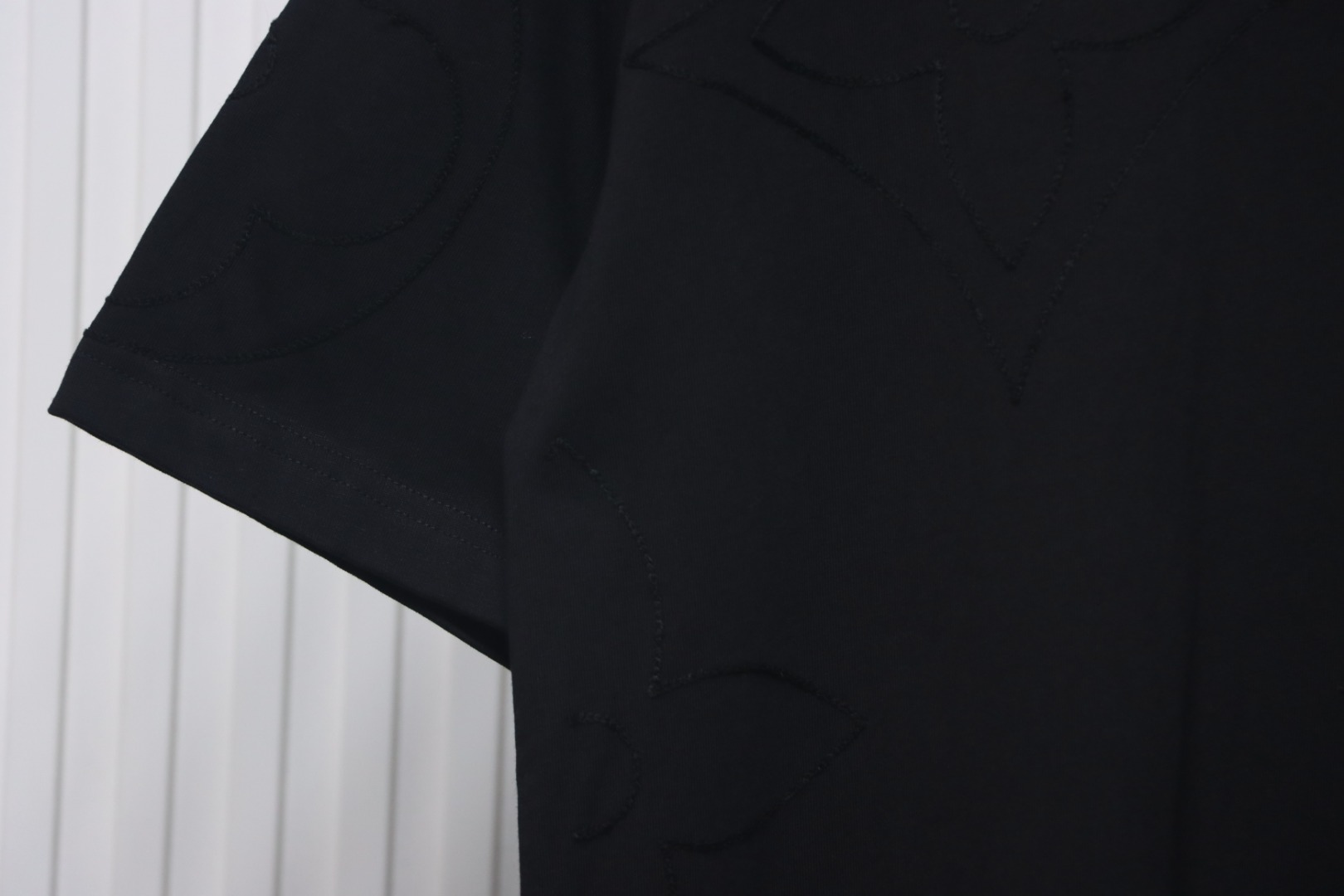 Louis Vuitton 2025ss white chain embroidery round neck short sleeve black