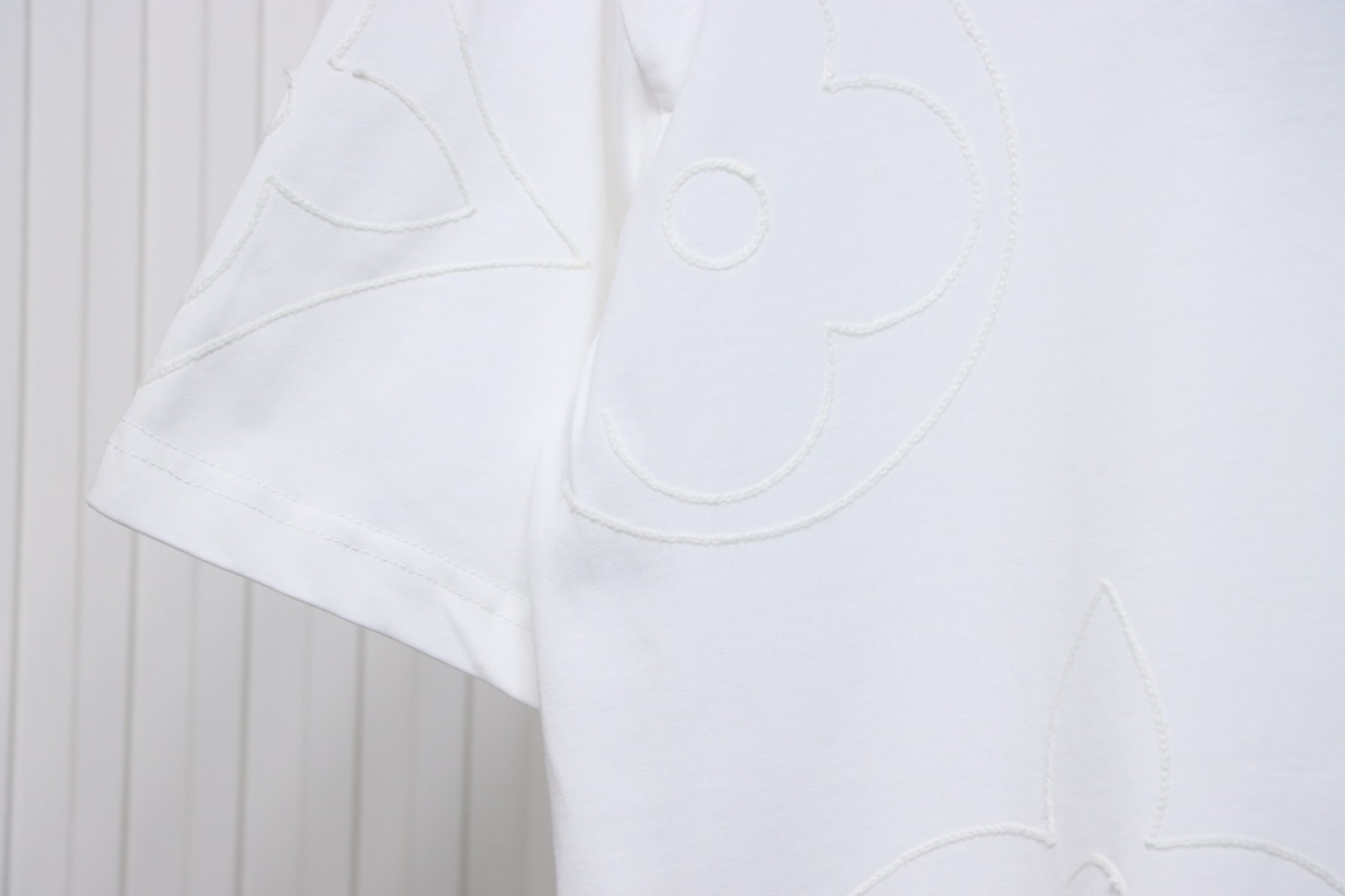 Louis Vuitton 2025ss white chain embroidery round neck short sleeve White