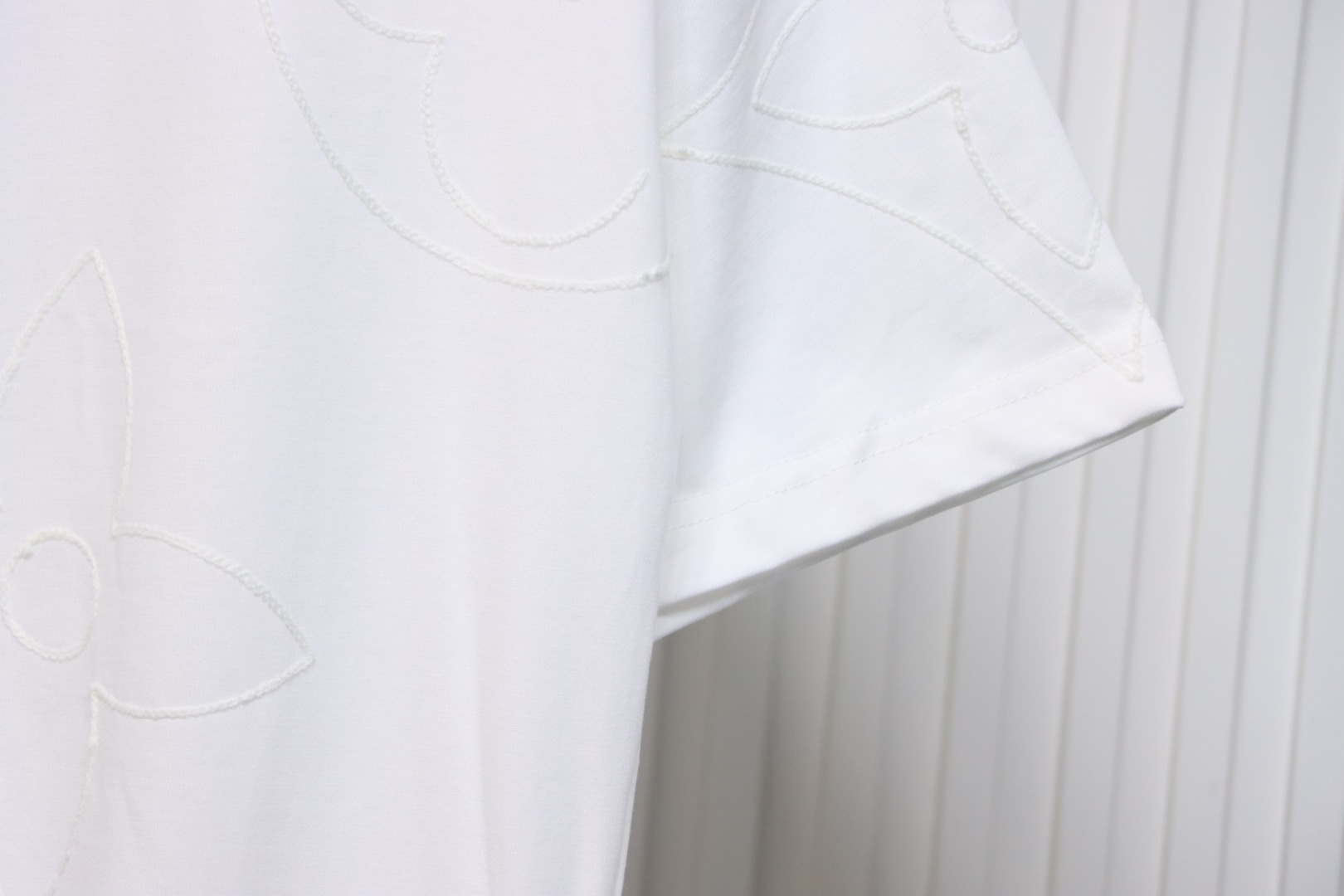 Louis Vuitton 2025ss white chain embroidery round neck short sleeve White