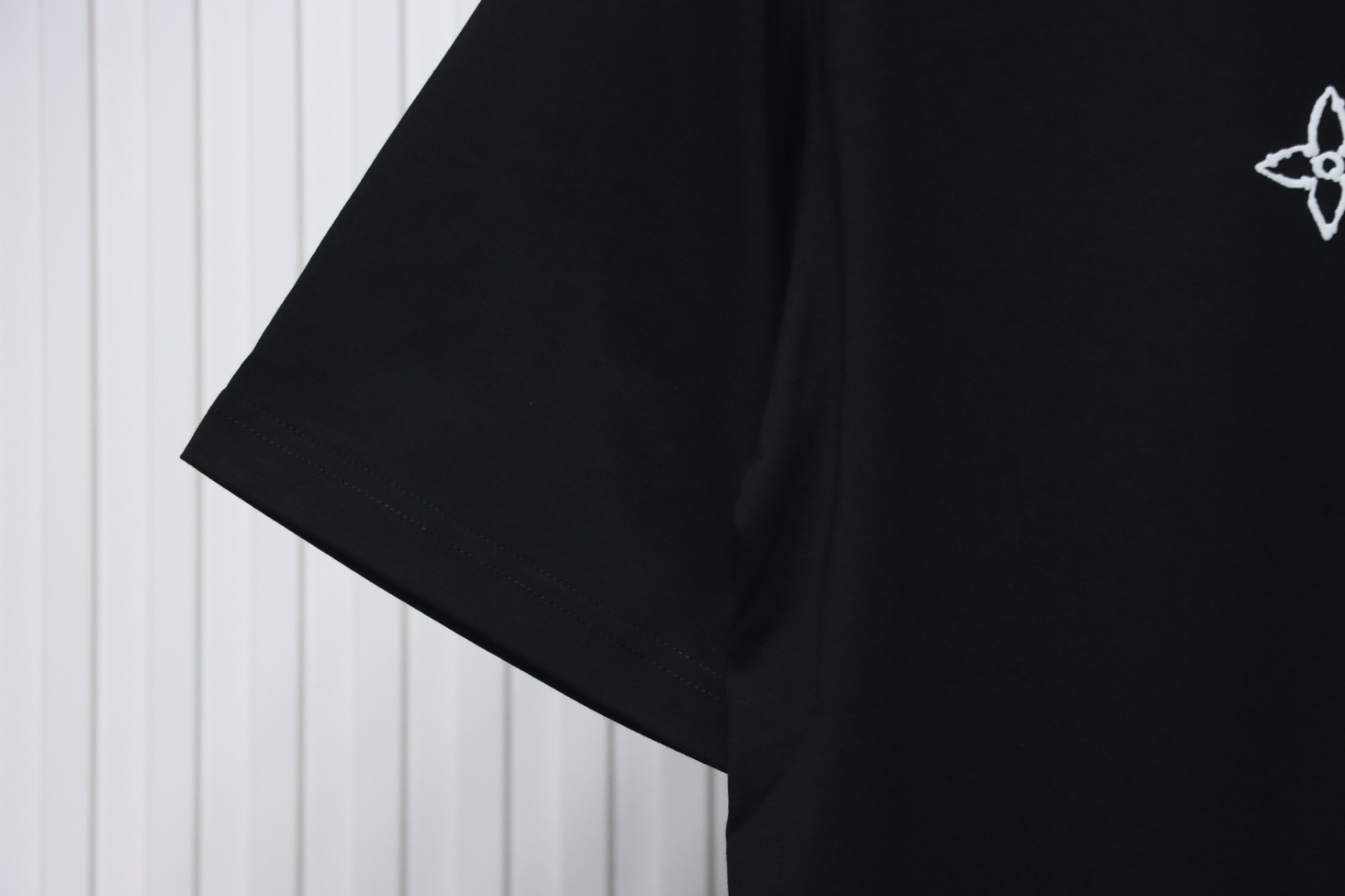 Louis Vuitton 25ss four-leaf clover and back logo print short-sleeved T-shirt black