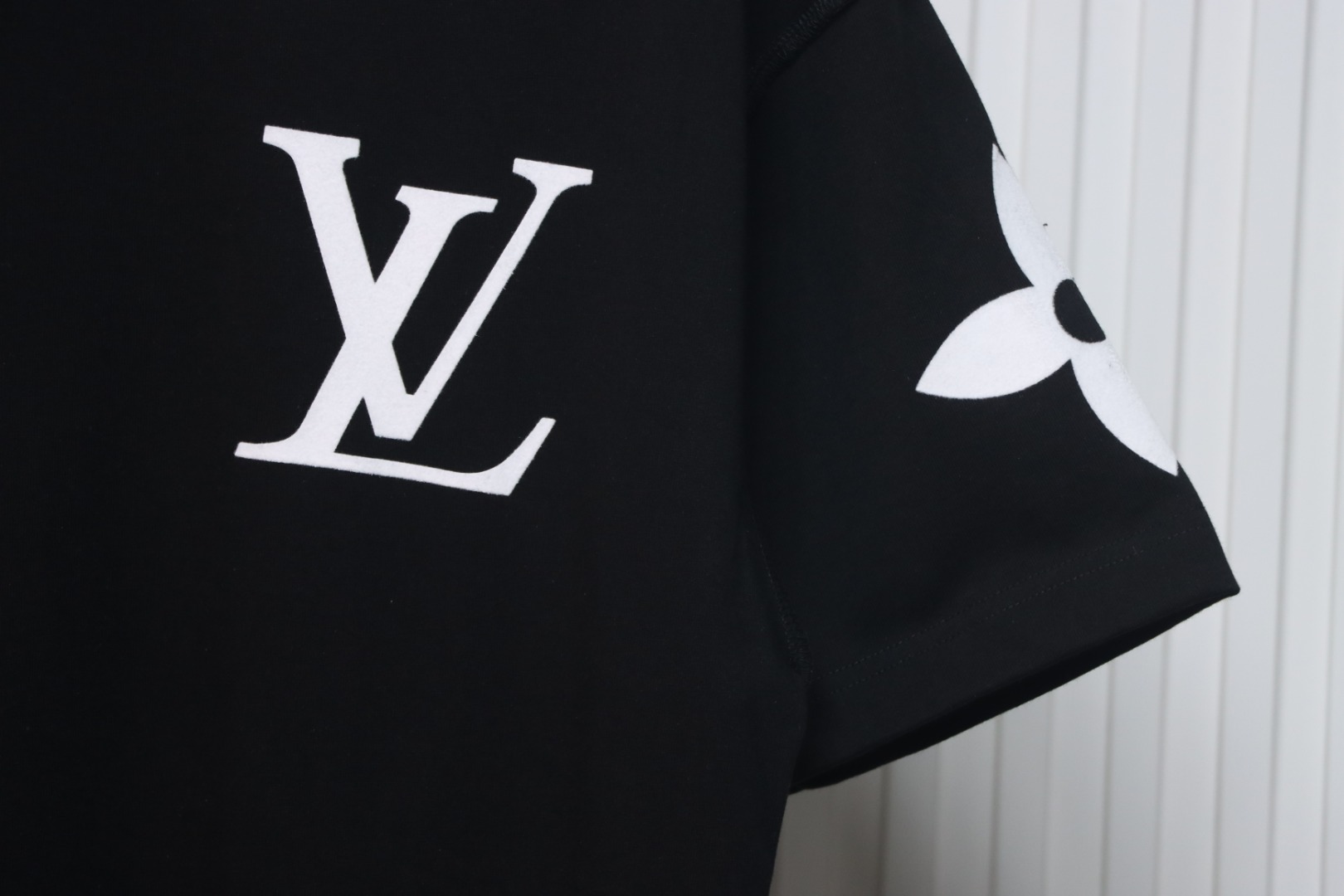 Louis Vuitton 25ss four-leaf clover hot diamond logo flocked short-sleeved T-shirt black