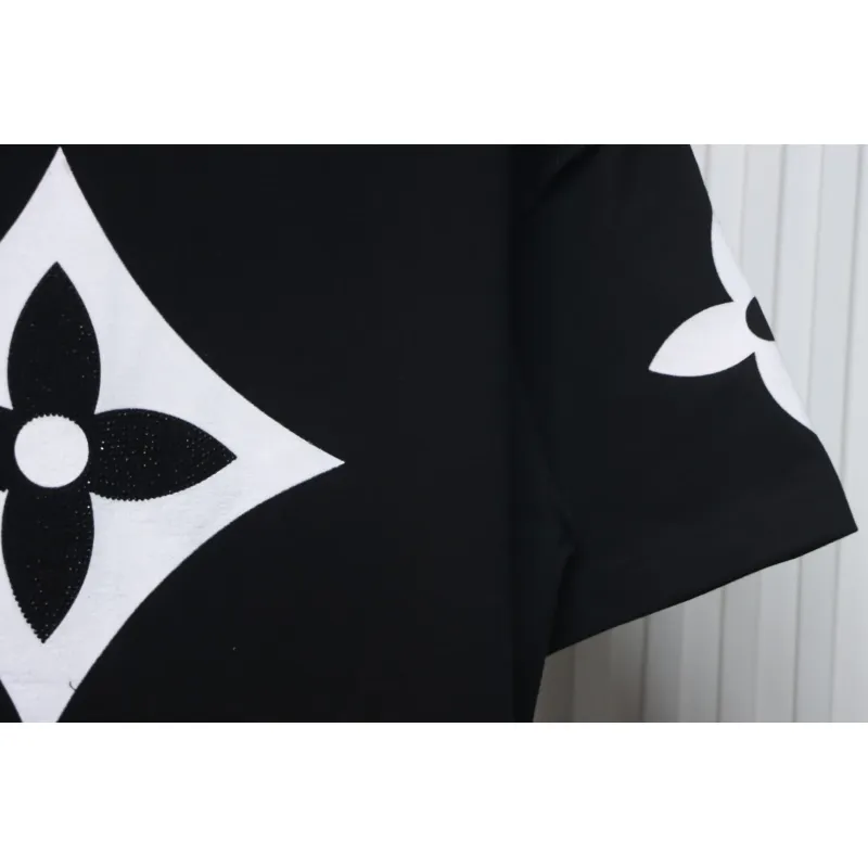 Louis Vuitton 25ss four-leaf clover hot diamond logo flocked short-sleeved T-shirt black