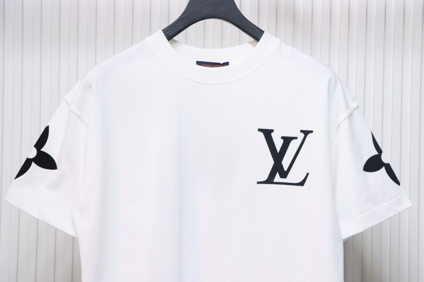 Louis Vuitton 25ss four-leaf clover hot diamond logo flocked short-sleeved T-shirt white