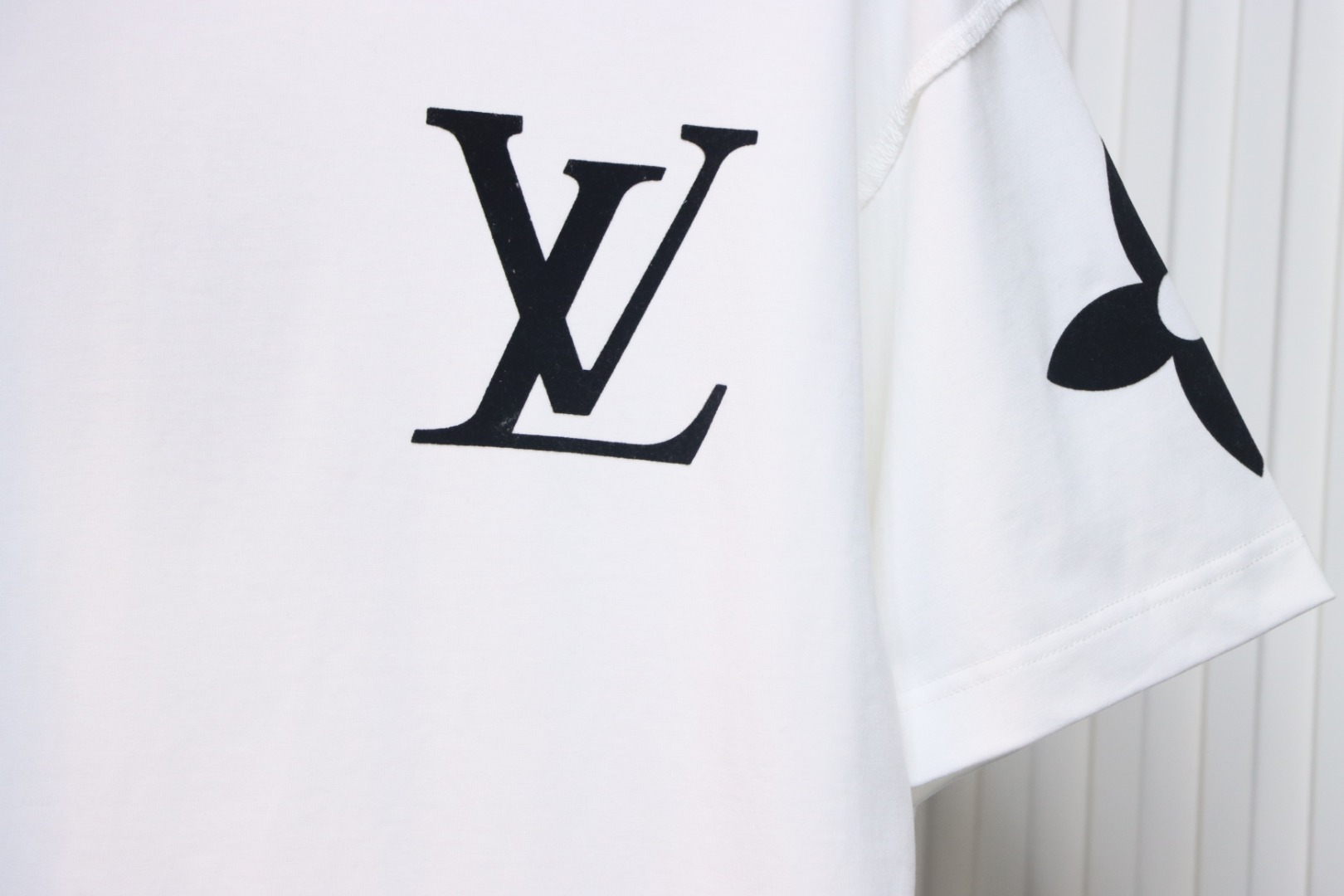 Louis Vuitton 25ss four-leaf clover hot diamond logo flocked short-sleeved T-shirt white