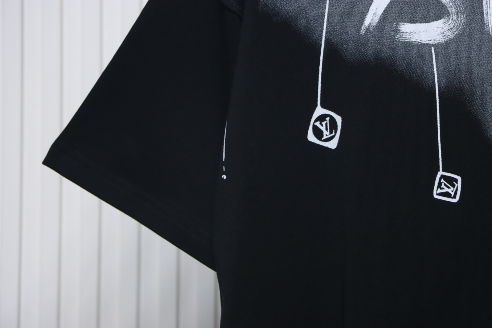 Louis Vuitton 25ss neckline graffiti letter print large logo short sleeve T-shirt black