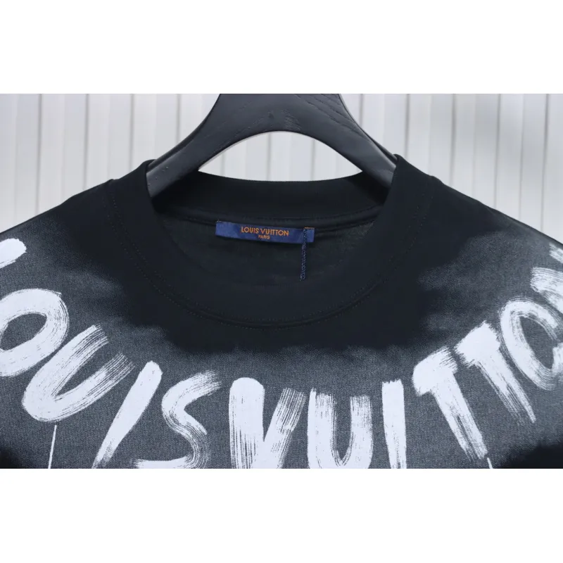 Louis Vuitton 25ss neckline graffiti letter print large logo short sleeve T-shirt black